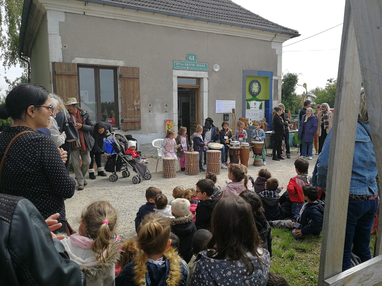 Fete d'enfants à l'Ecluse 61 à Ouges